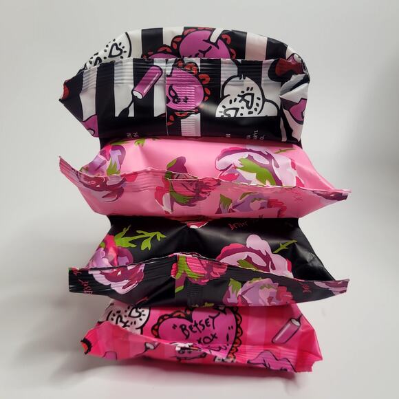 Betsey Johnson 4 Pack Cleansing Face Wipes Collagen Peptides 120 Wipes Total NIP - Picture 4 of 6